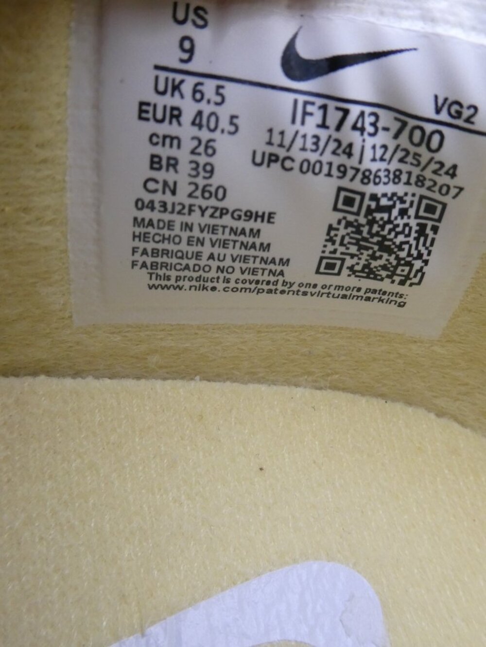 Nike Women’s Sneakers IF1743‑700 Size 9 Yellow Athletic Running Shoes - Picture 10 of 10